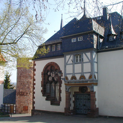 Bild vergrößern: Eingang zum Stadtarchiv in der Klosterbergschule