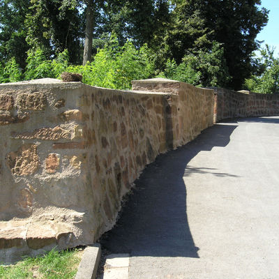 Bild vergrößern: Teile der historischen Stadtmauer von Wetter