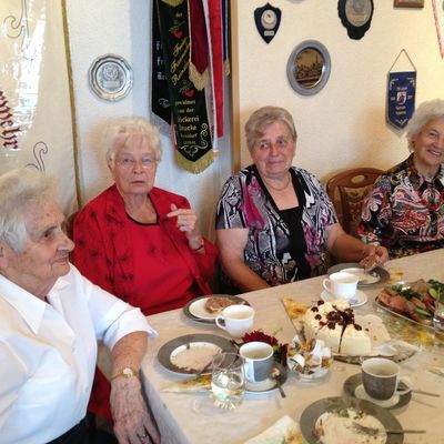 Bild vergr&ouml;&szlig;ern: Kaffe & Kuchen in Reinsdorf