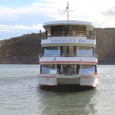 Bild vergr&ouml;&szlig;ern: Fahrt an den Edersee
