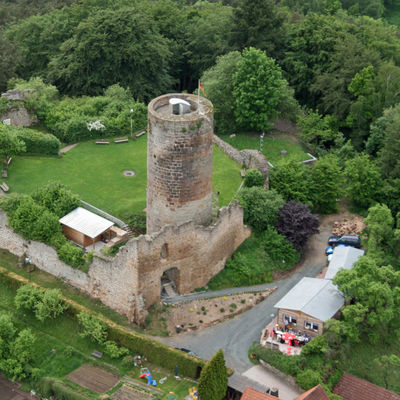 Bild vergrößern: Luftansicht der Burgruine in Mellnau