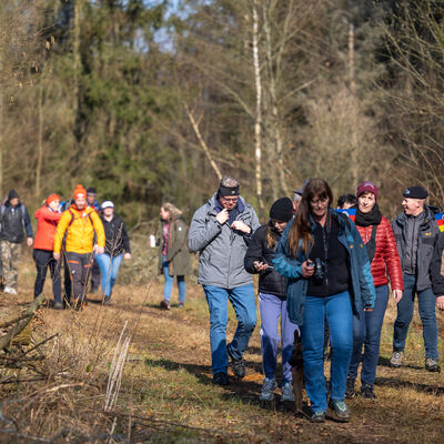 Bild vergr&ouml;&szlig;ern: Die Grenze f&uuml;hrt auch abseits der Wege mitten durch den Wald