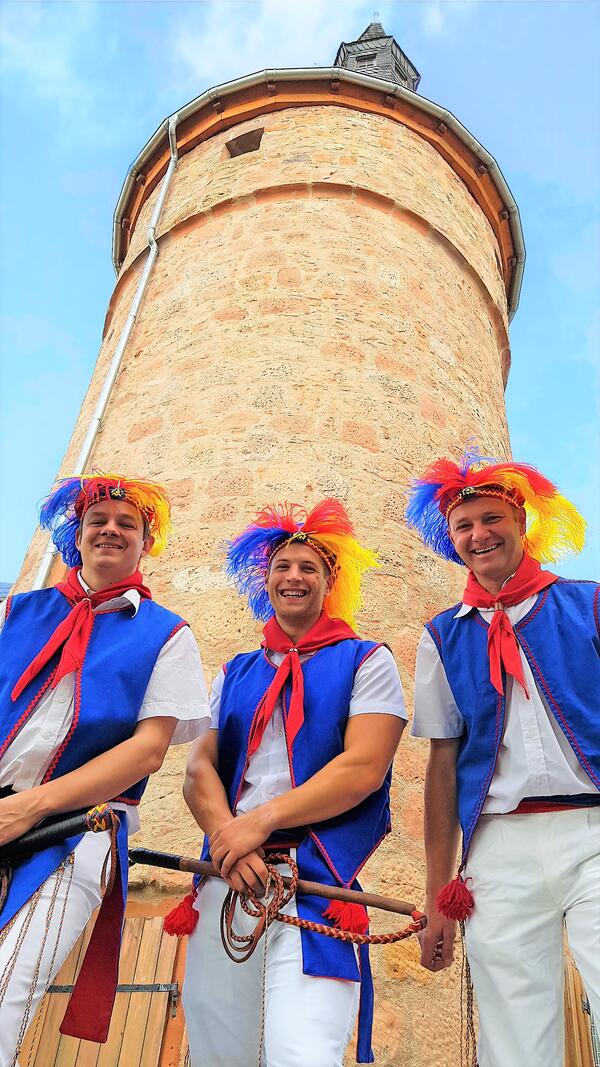 Bild vergr&ouml;&szlig;ern: v.l. Jens Jesberg, Fabian Blumberg und Andreas Schmauch vor dem Diebsturm