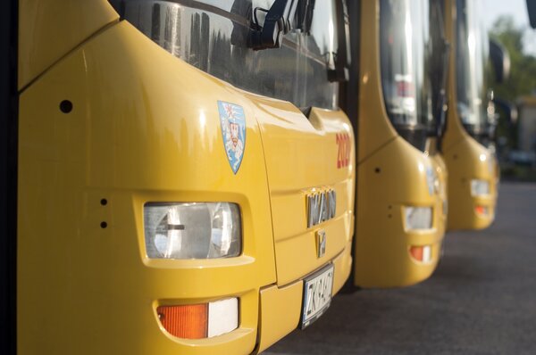 Bild vergr&ouml;&szlig;ern: Bus_Bild von andrzejrembowski auf Pixabay
